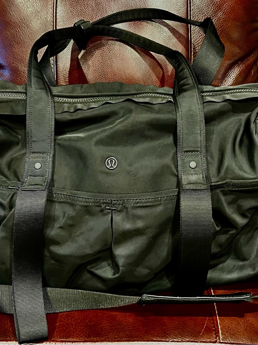 Lululemon Unisex Black Duffel Gym Bag Adjustable Carry Strap Excellent Condition